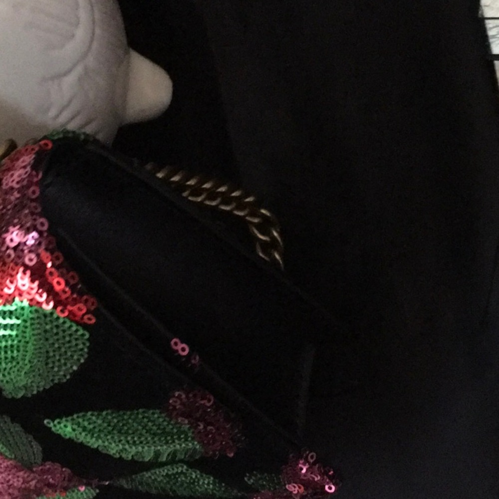 - Kurt Geiger London Kurt Geiger London
Shoreditch Floral Sequin Small Cro… - Picture 13 of 16